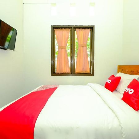 Oyo 2284 Grand Villa Meninting Montongbuwoh Zewnętrze zdjęcie