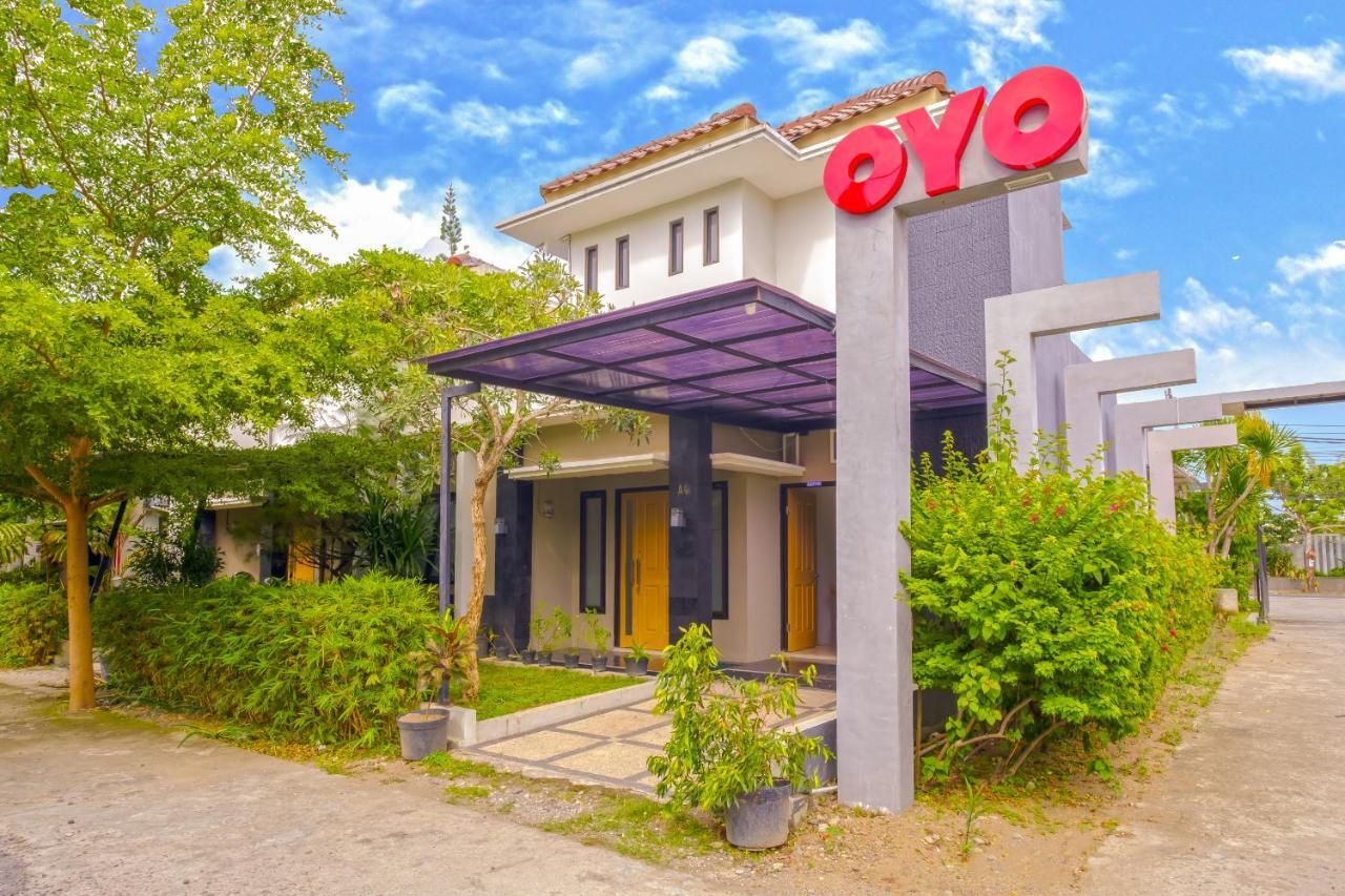 Oyo 2284 Grand Villa Meninting Montongbuwoh Zewnętrze zdjęcie